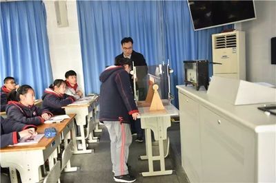 重視物理實(shí)驗(yàn)凸顯科學(xué)思維——南京市初中物理主題教研活動在旭東中學(xué)舉行